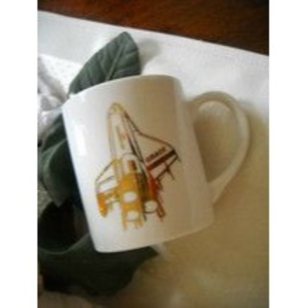 USA 1991 New Horizons Grace Space Shuttle White With Gold Trim Coffee Mug Cup